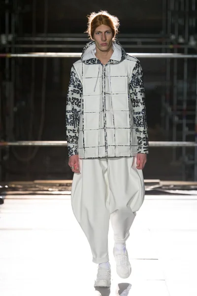 Look 19